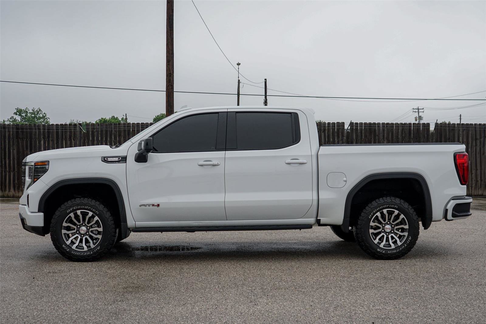 Used 2023 GMC Sierra 1500 AT4 w/ AT4 Premium Package AWD/4WD image 7