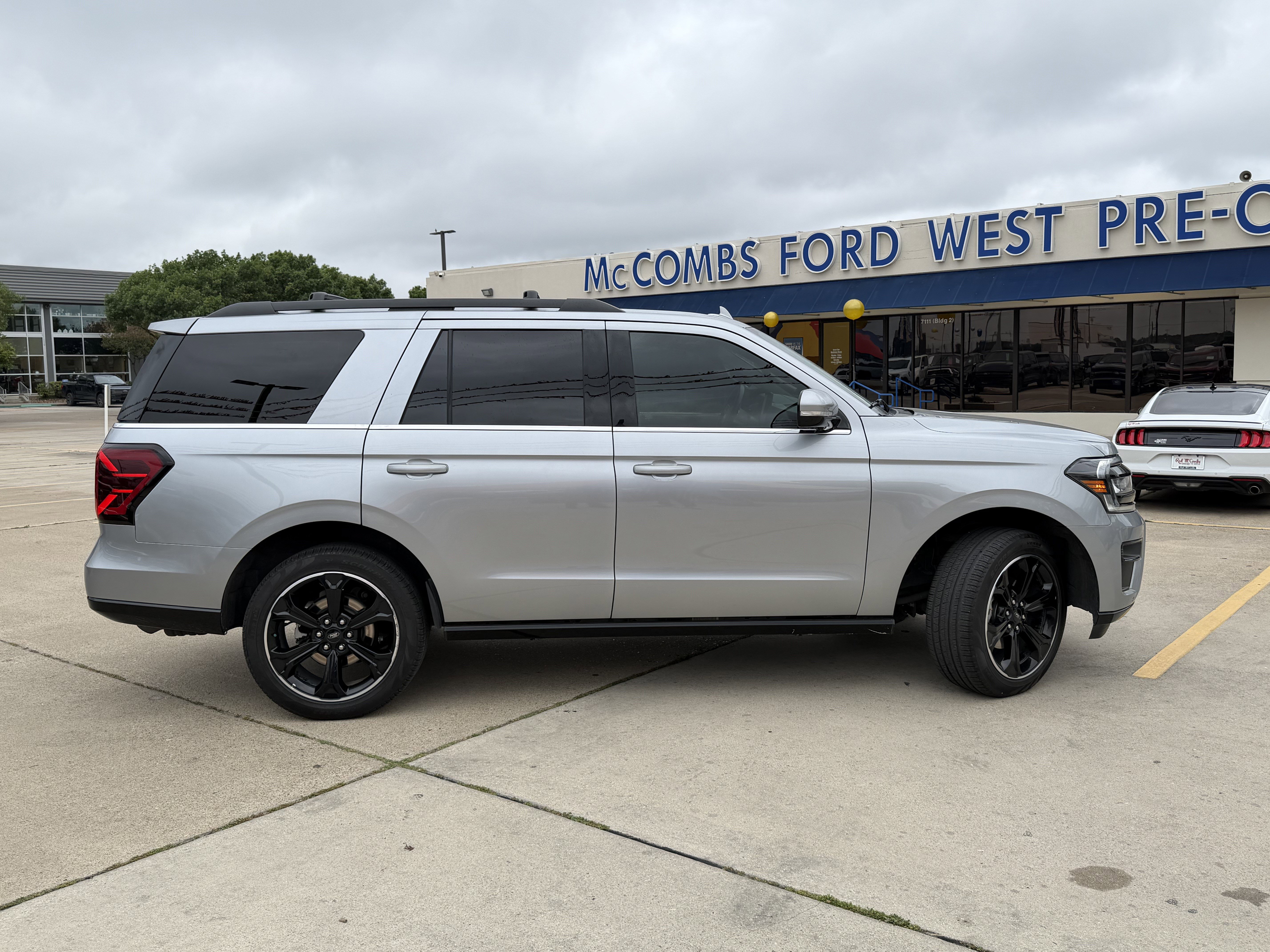 Certified 2024 Ford Expedition Limited RWD image 4