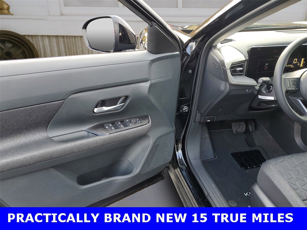 Used 2025 Nissan Kicks SV image 14