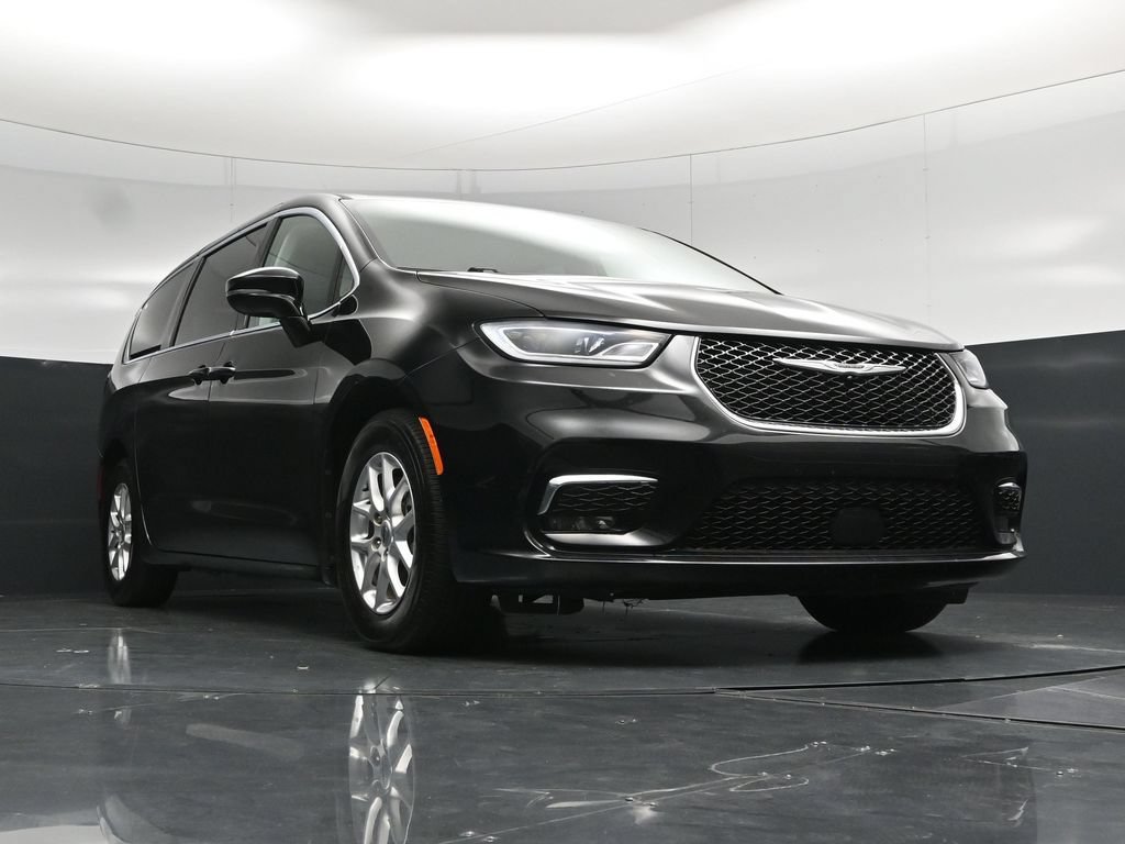 Used 2024 Chrysler Pacifica Touring-L FWD image 55