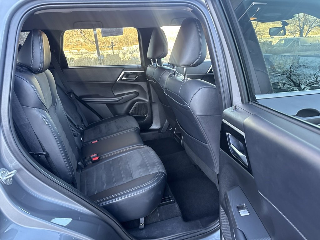 Used 2024 Mitsubishi Outlander SE image 22