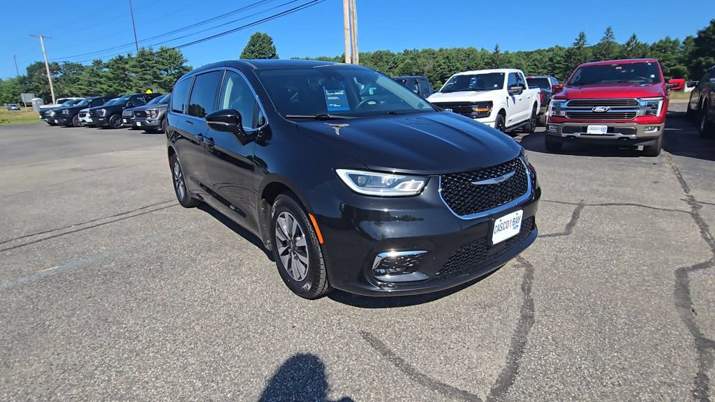 Used 2024 Chrysler Pacifica Limited FWD image 13