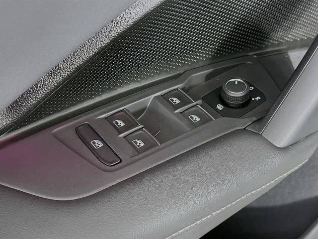Used 2025 Volkswagen Tiguan SE w/ Panoramic Sunroof Package AWD/4WD image 27