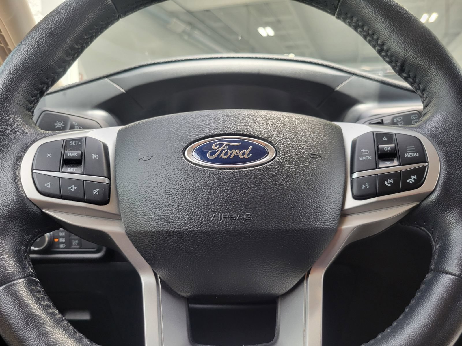 Certified 2022 Ford Explorer XLT w/ Equipment Group 202A AWD/4WD image 14