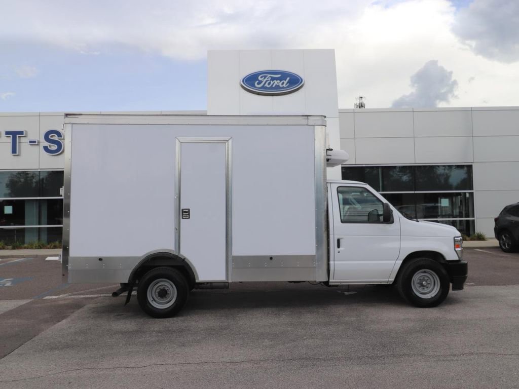 Certified 2024 Ford E-350 and Econoline 350 Super Duty w/ Power Windows & Locks Group RWD image 5