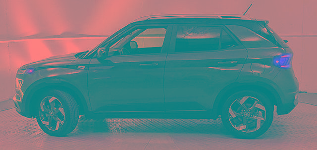 Used 2024 Hyundai Venue Limited image 2