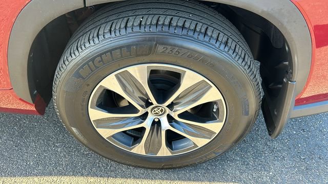 Used 2024 Toyota Highlander XLE image 6