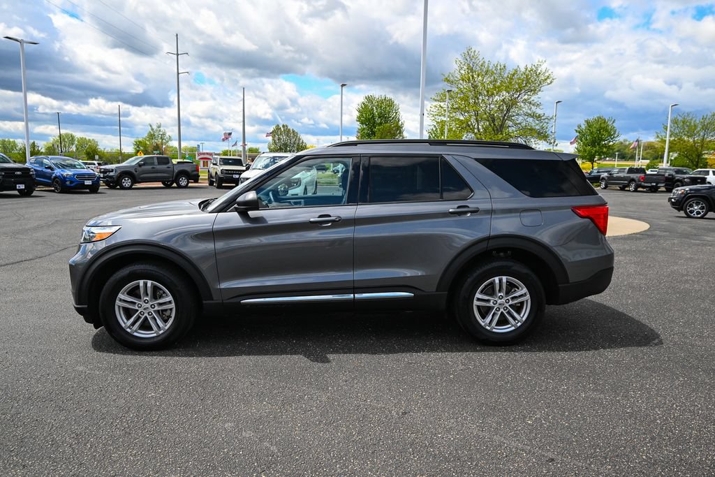 Certified 2024 Ford Explorer XLT w/ Equipment Group 202A AWD/4WD image 8