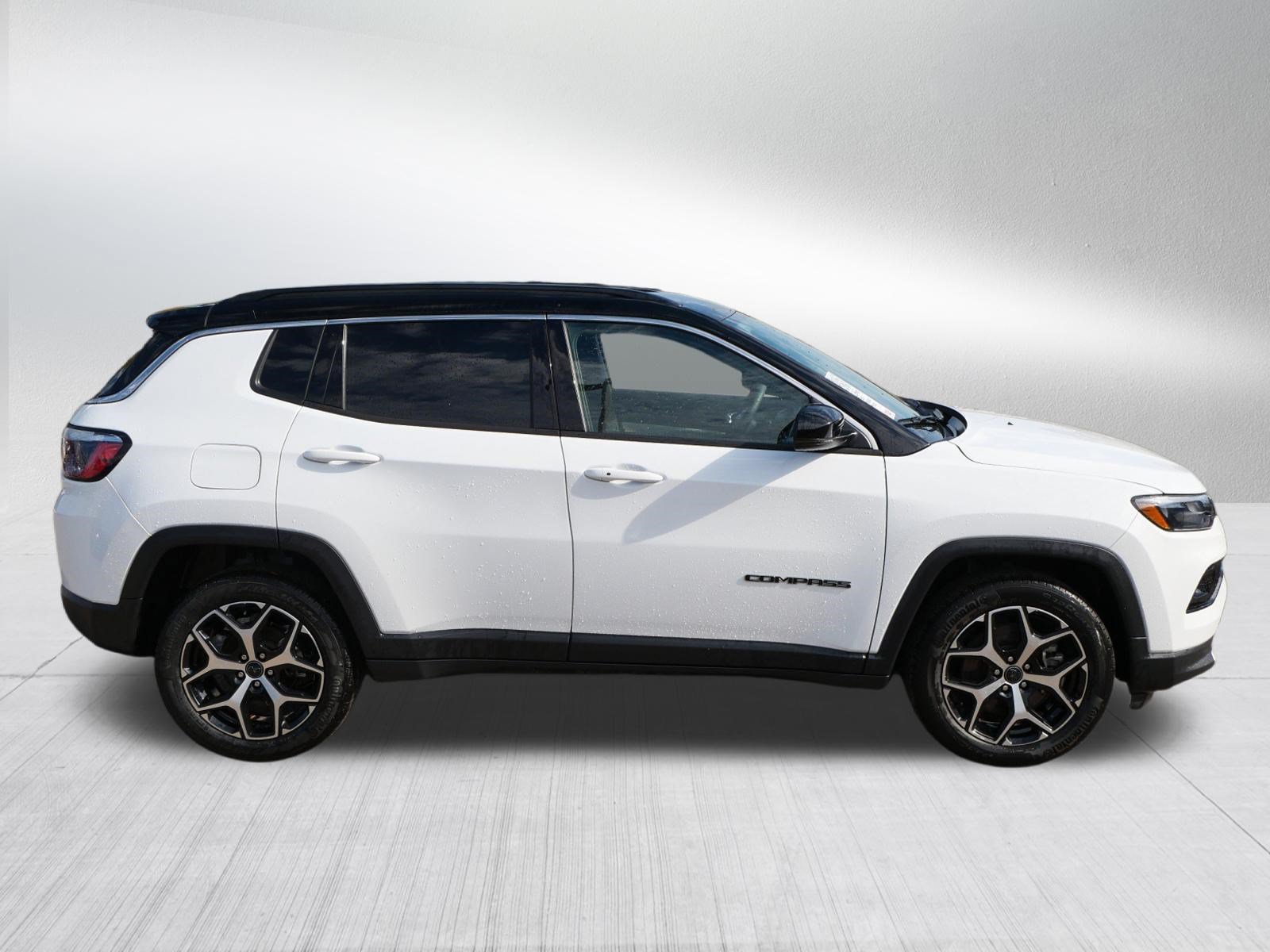 Used 2025 Jeep Compass Limited AWD/4WD image 8