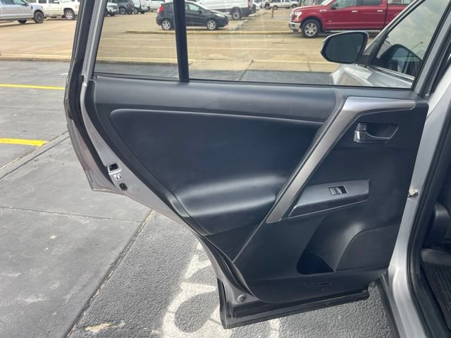 Used 2018 Toyota RAV4 XLE FWD image 16