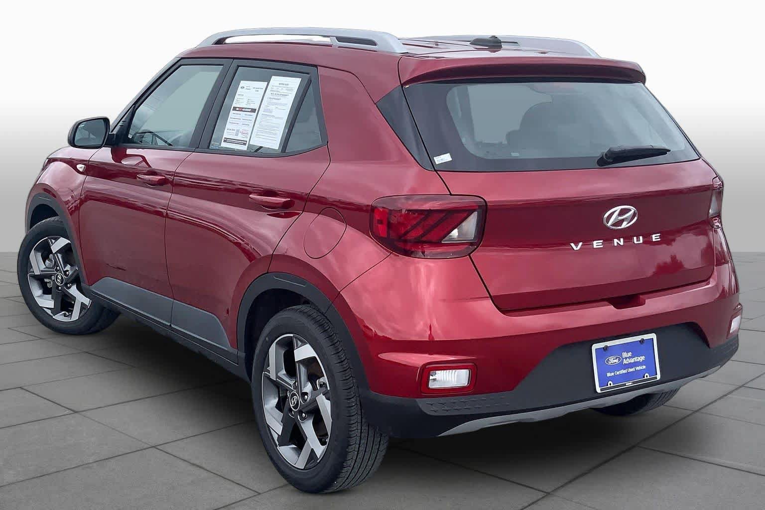 Used 2024 Hyundai Venue Limited FWD image 11