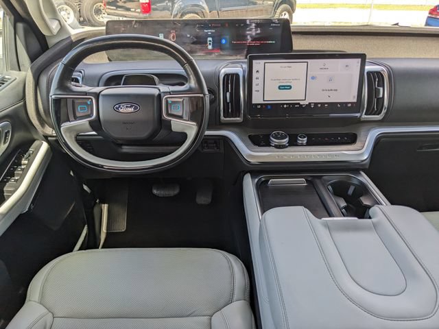 Certified 2025 Ford Expedition Platinum w/ Driver's Package AWD/4WD image 16