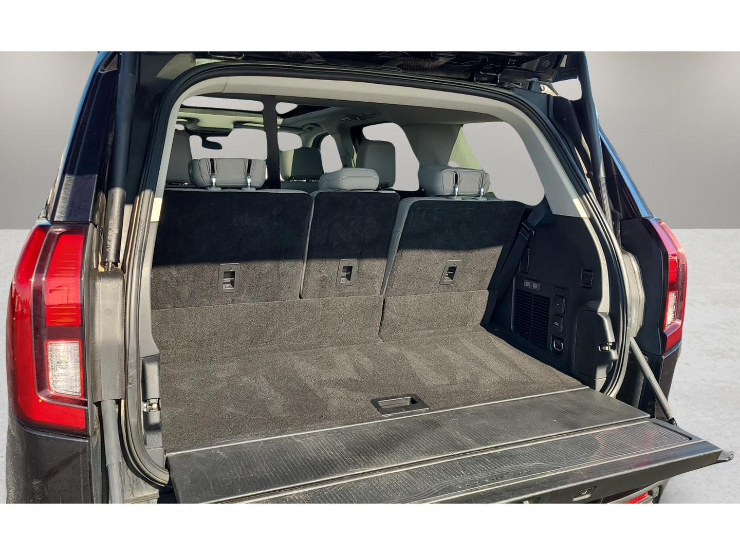 Certified 2025 Ford Expedition Active AWD/4WD image 26