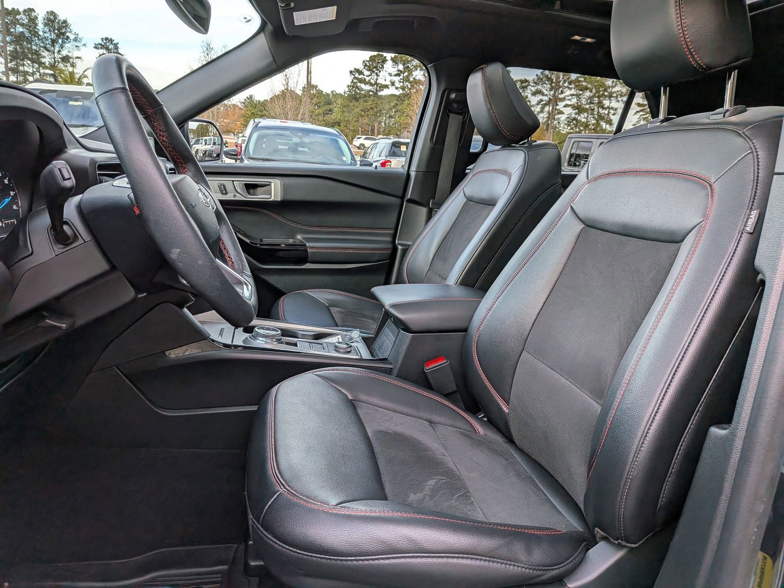 Certified 2024 Ford Explorer ST-Line w/ Class IV Trailer Tow Package image 23