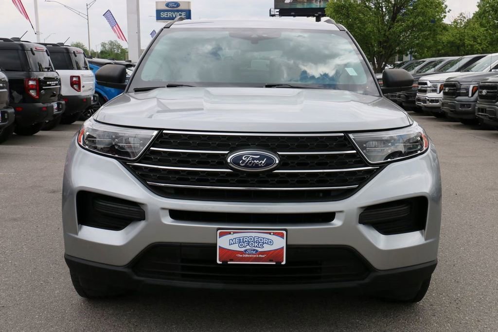 Certified 2022 Ford Explorer XLT image 3