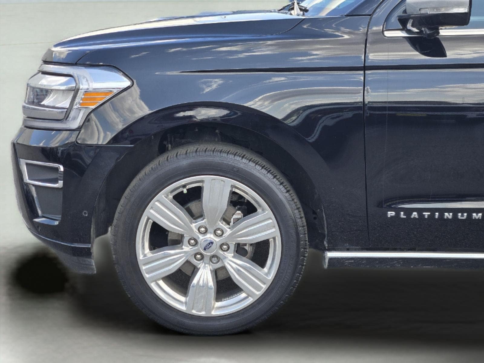 Certified 2024 Ford Expedition Platinum AWD/4WD image 8