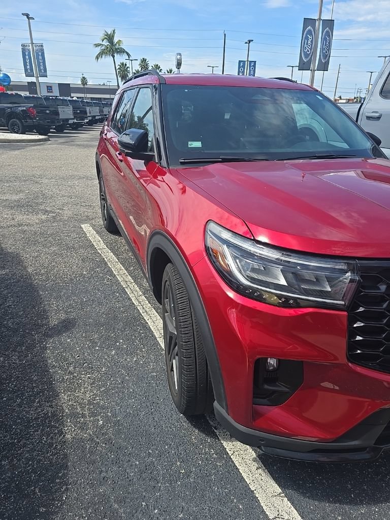 Certified 2025 Ford Explorer ST RWD image 3