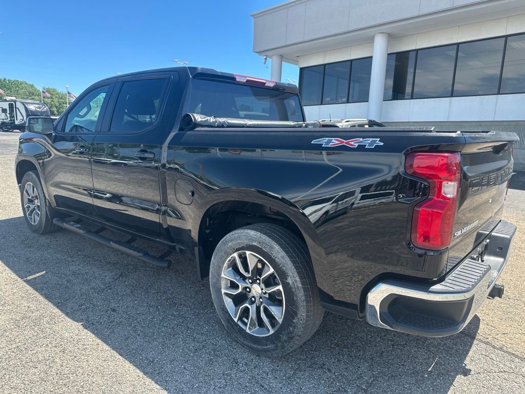 Used 2024 Chevrolet Silverado 1500 LT AWD/4WD image 5