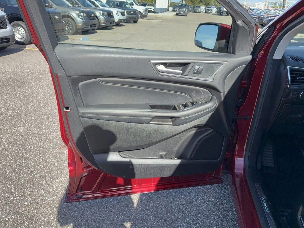 Certified 2017 Ford Edge Titanium w/ Equipment Group 302A image 8