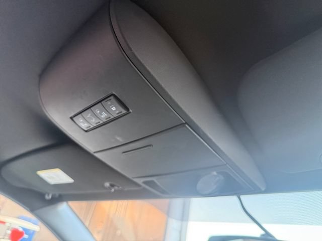Used 2017 Dodge Grand Caravan SXT FWD image 8