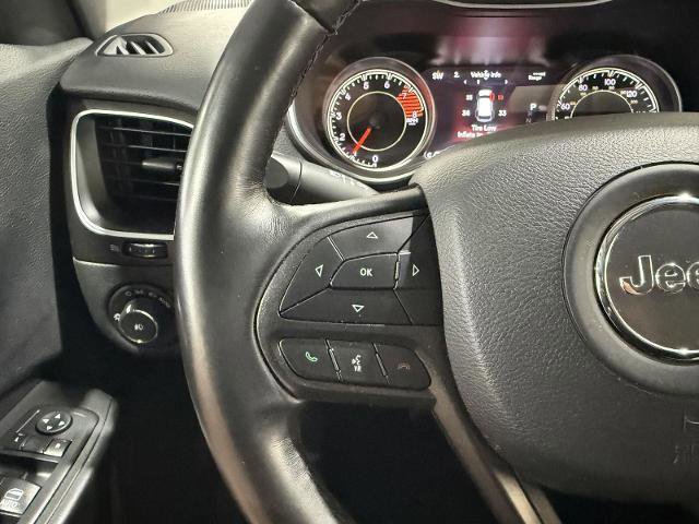 Used 2019 Jeep Cherokee Trailhawk AWD/4WD image 12