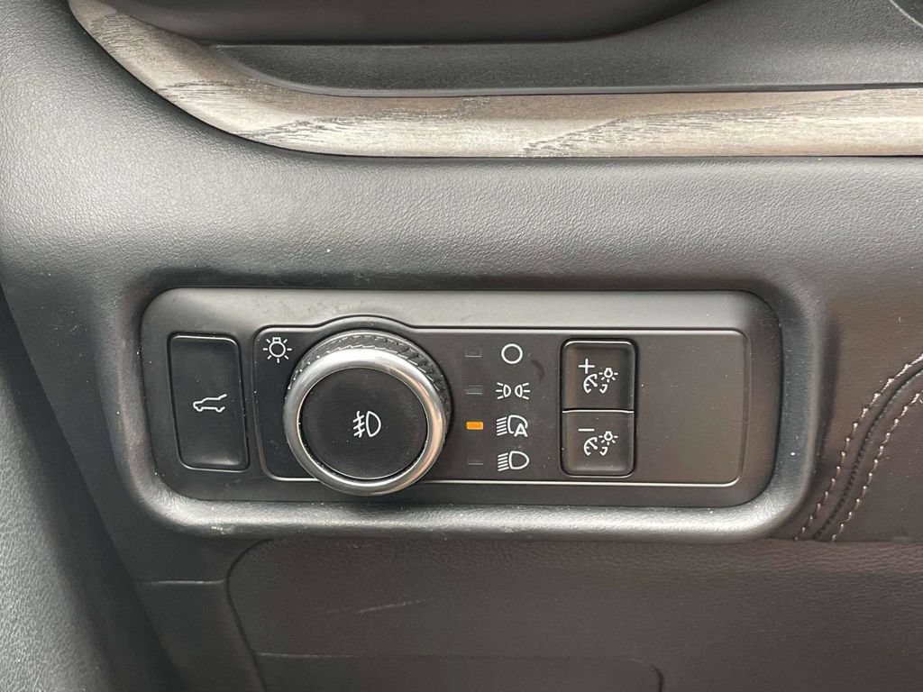 Certified 2023 Ford Explorer Platinum w/ Technology Package AWD/4WD image 28