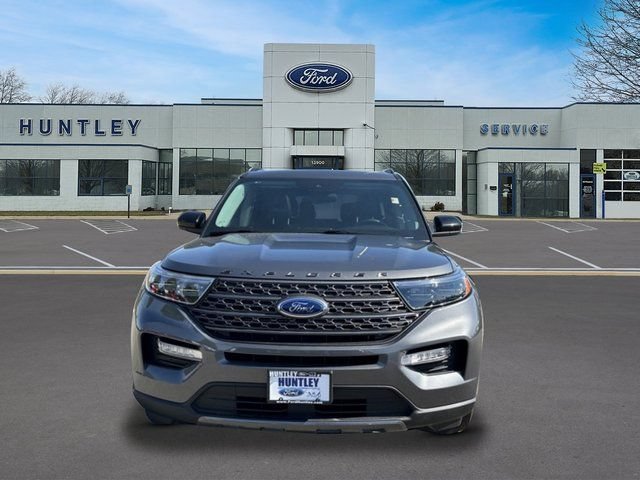 Certified 2024 Ford Explorer XLT w/ Equipment Group 202A AWD/4WD image 2