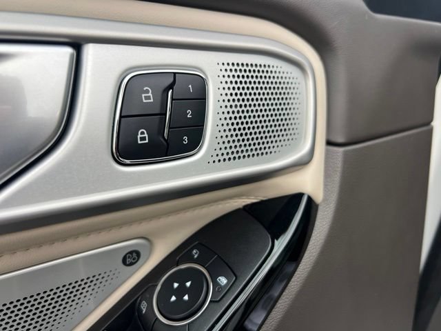 Certified 2023 Ford Explorer Platinum w/ Technology Package AWD/4WD image 9