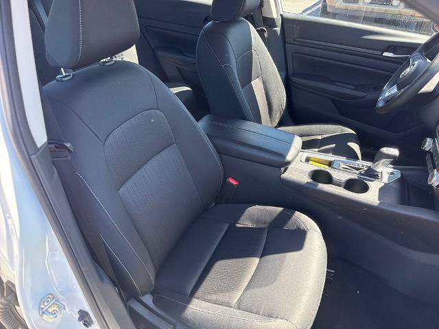 Used 2025 Nissan Altima 2.5 SV FWD image 8