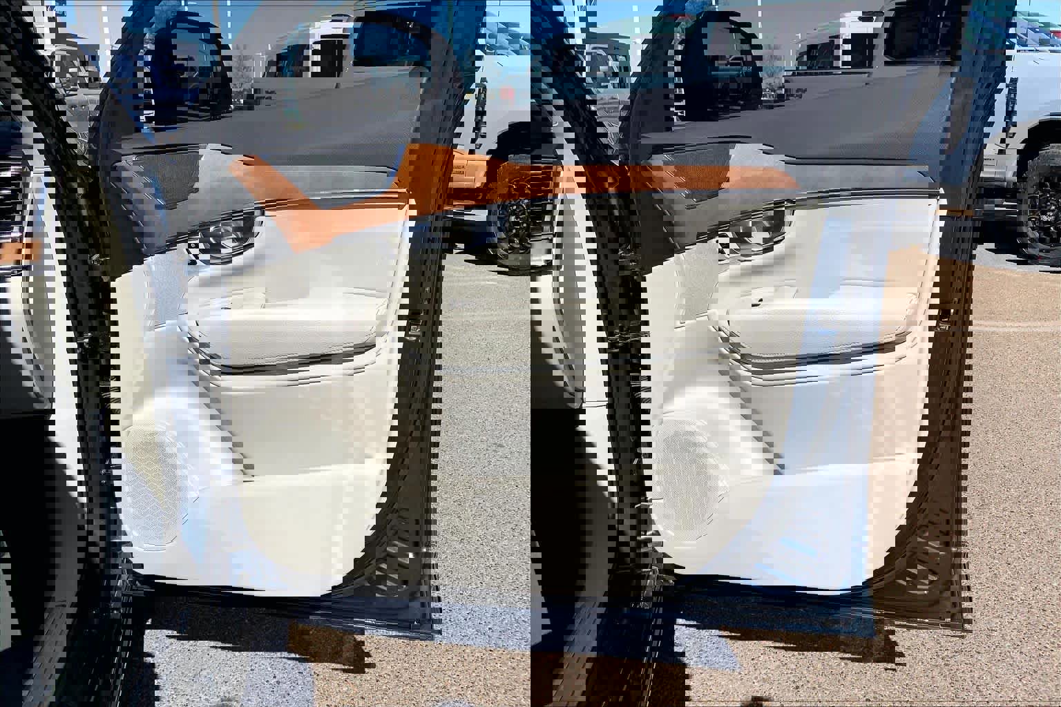 Used 2022 Volvo XC90 T6 Momentum w/ Advanced Package image 23