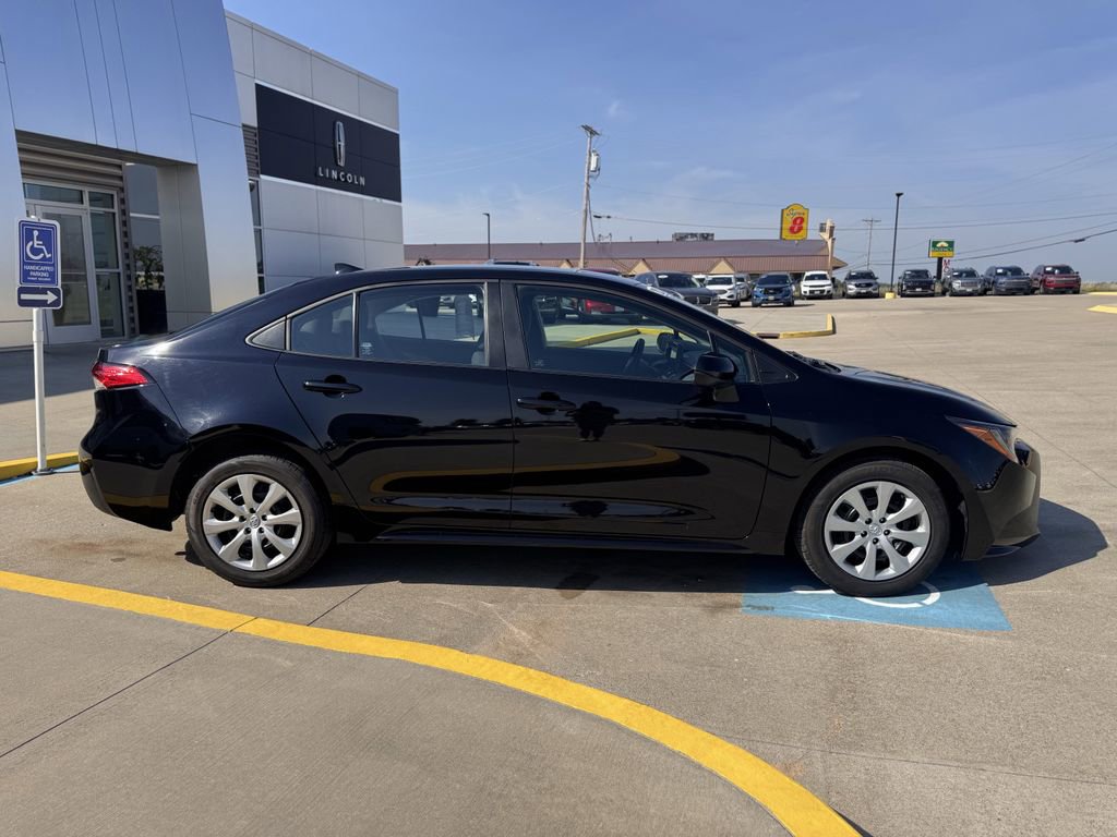 Used 2024 Toyota Corolla LE image 3