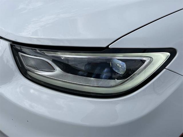 Used 2024 Chrysler Pacifica Touring-L image 10