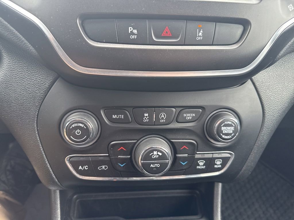 Used 2022 Jeep Cherokee Trailhawk w/ Premium Leather Package image 7