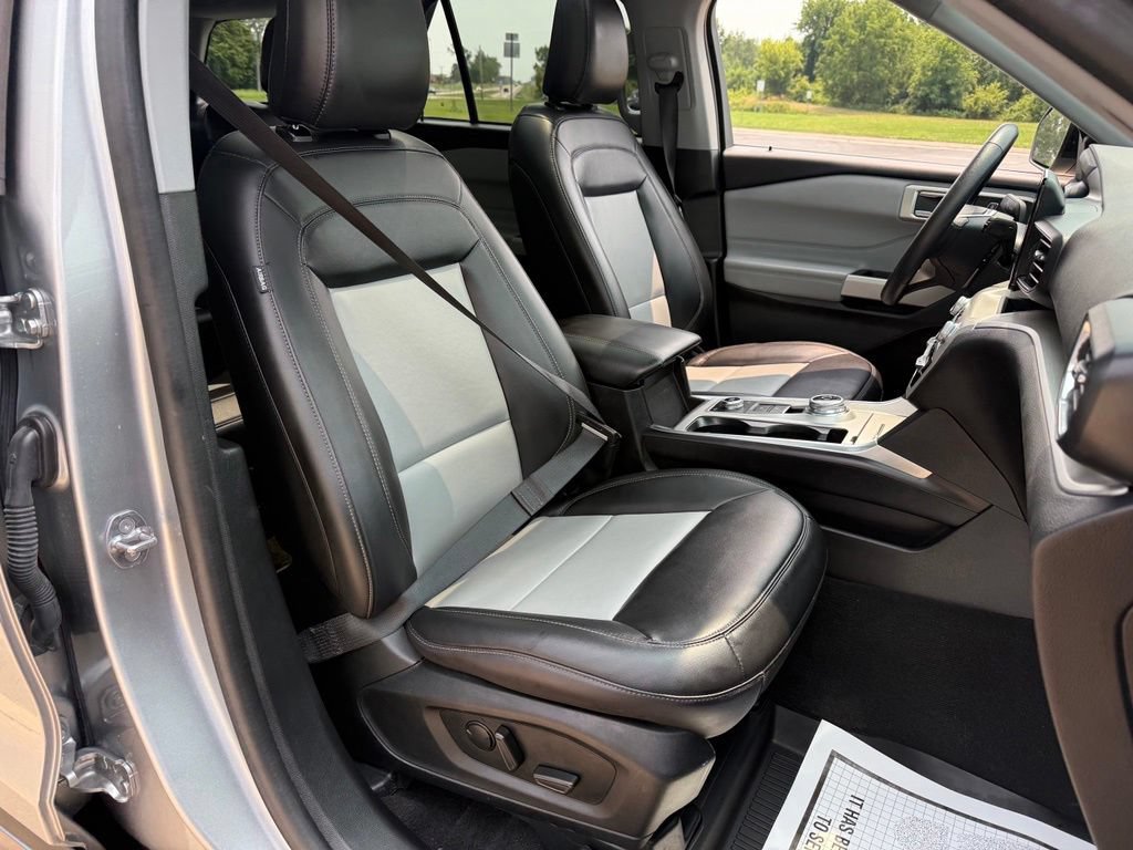 Certified 2024 Ford Explorer XLT w/ Equipment Group 202A AWD/4WD image 12