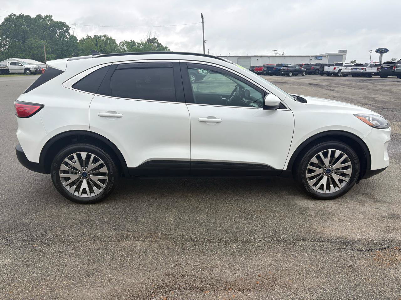 Certified 2022 Ford Escape Titanium w/ Class II Trailer Tow Package AWD/4WD image 2