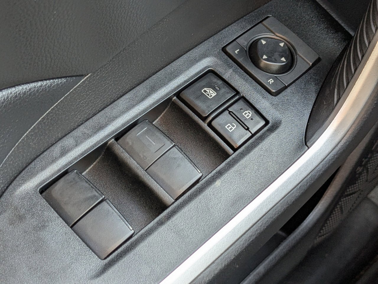 Used 2021 Toyota RAV4 LE image 24