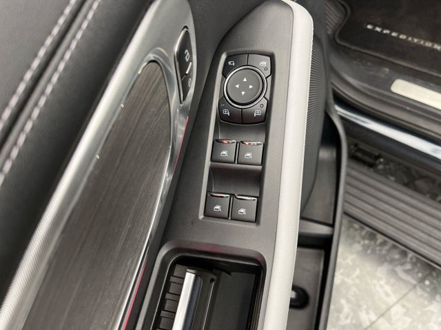 Certified 2025 Ford Expedition Platinum w/ Platinum Ultimate Package AWD/4WD image 10