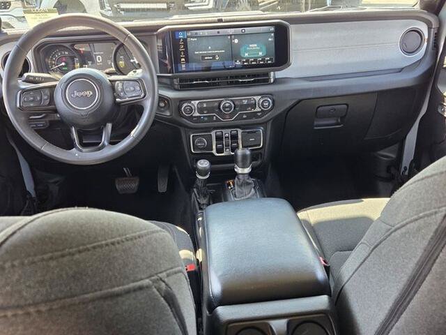 Used 2024 Jeep Wrangler Unlimited AWD/4WD image 8