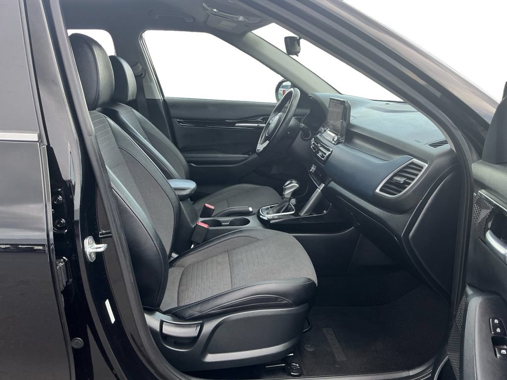 Used 2023 Kia Seltos S w/ Navigation Package FWD image 22