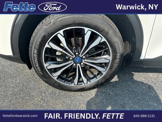 Certified 2022 Ford Escape SE w/ SE Sport Appearance Package AWD/4WD image 2