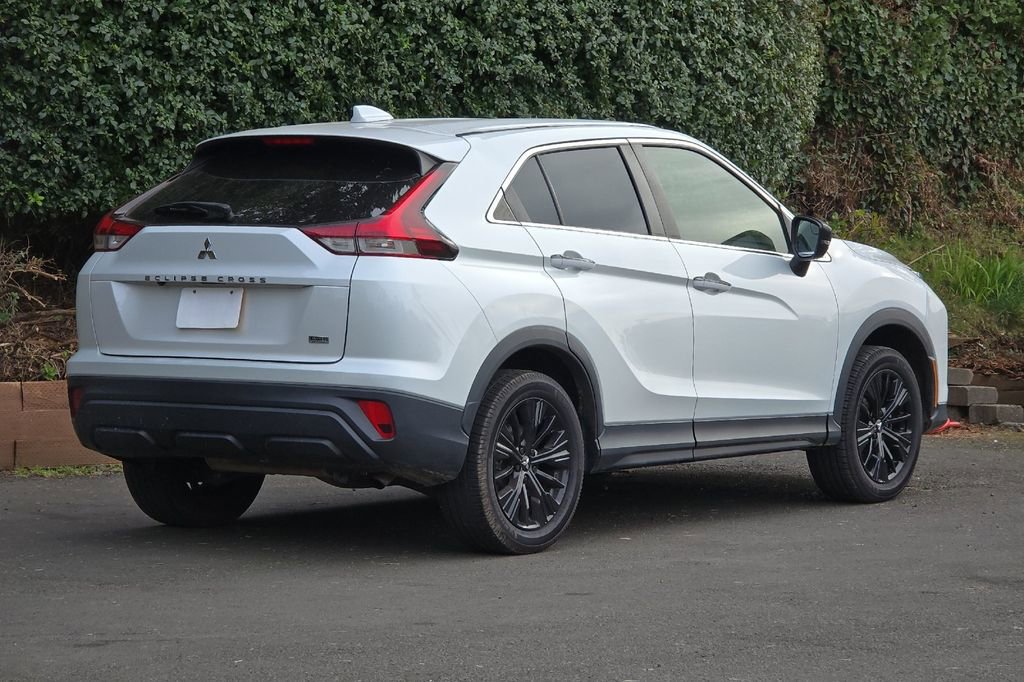 Used 2022 Mitsubishi Eclipse Cross LE image 4