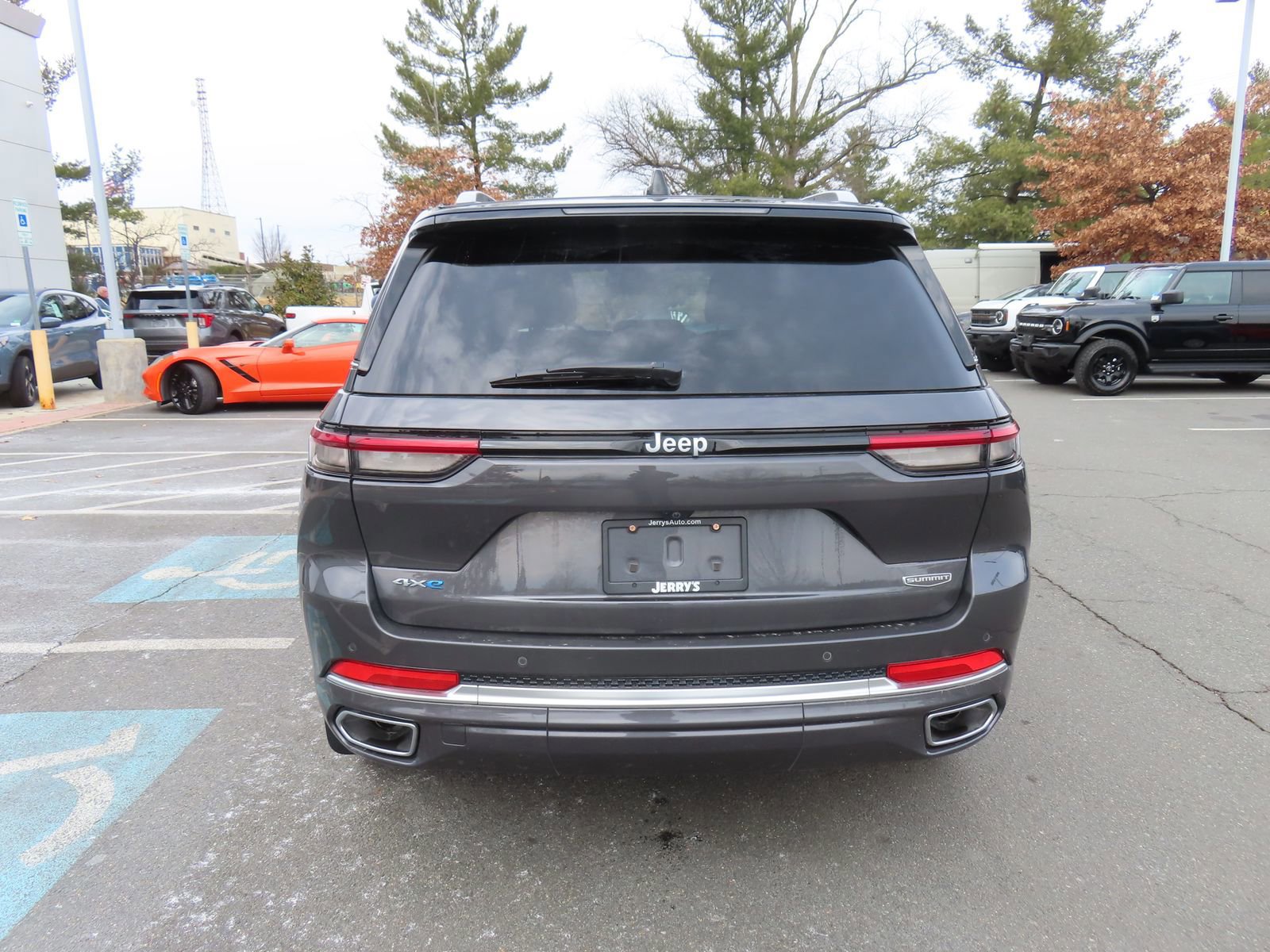 Used 2023 Jeep Grand Cherokee Summit w/ Luxury Tech Group V image 5