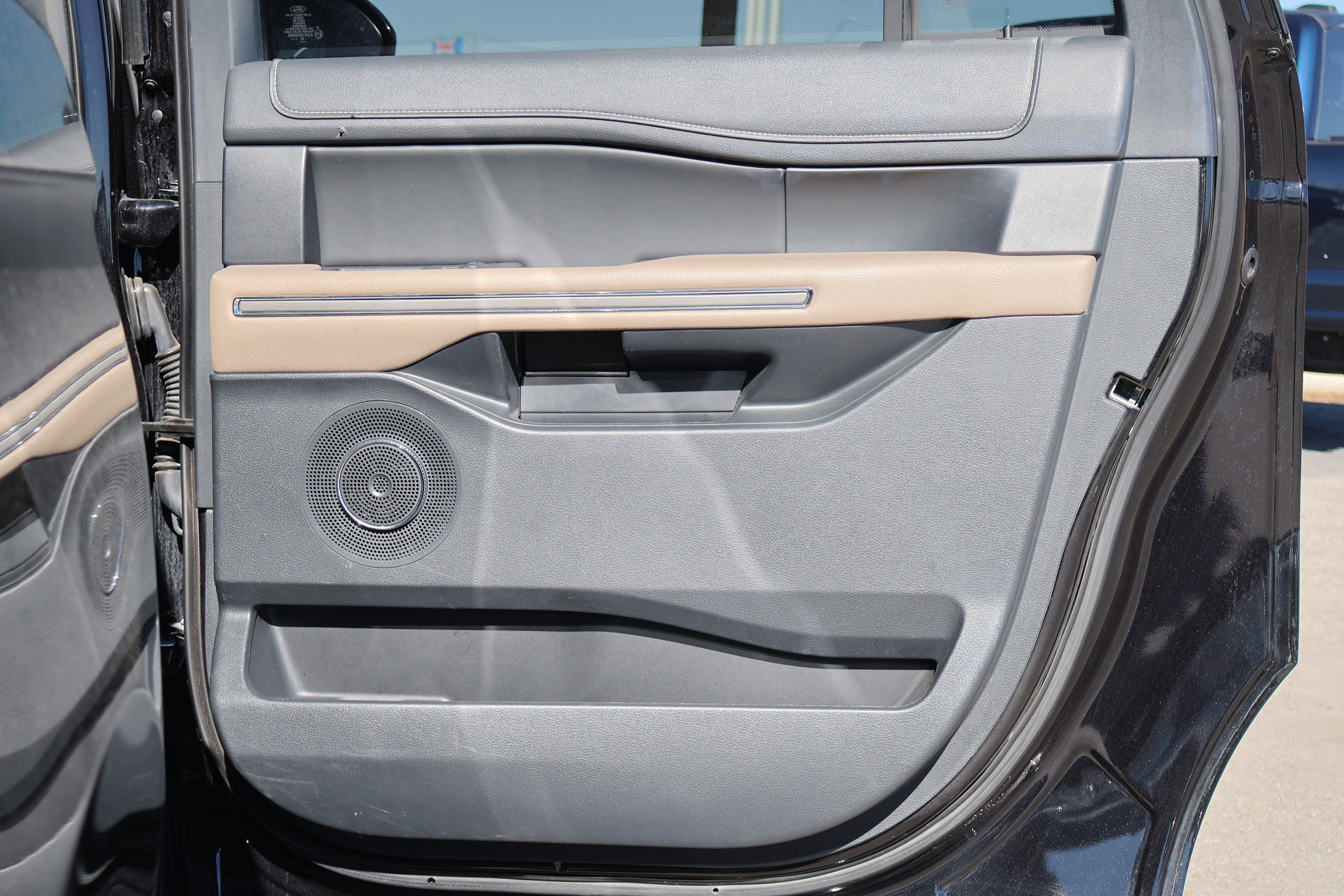 Certified 2024 Ford Expedition Max XLT image 36