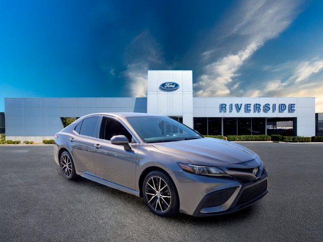 Used 2021 Toyota Camry SE FWD image 1