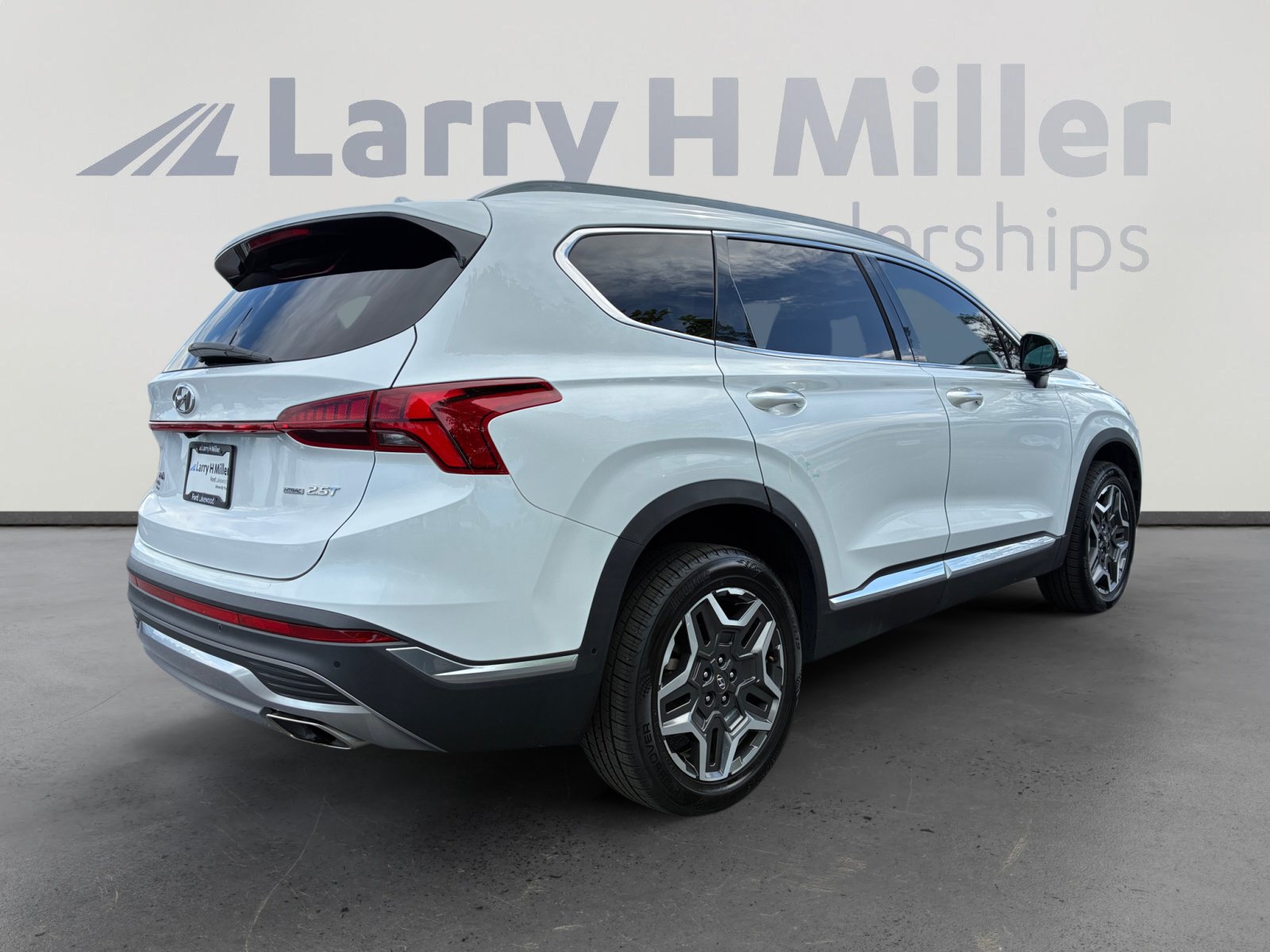 Used 2021 Hyundai Santa Fe Limited AWD/4WD image 5