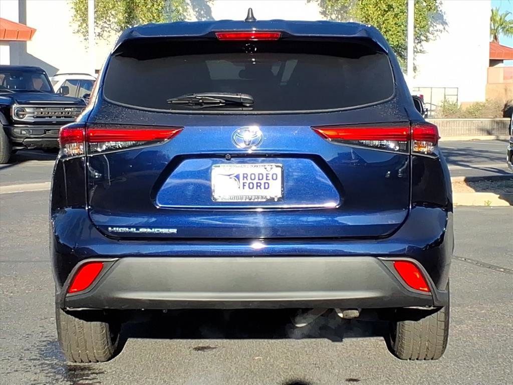 Used 2022 Toyota Highlander L image 4