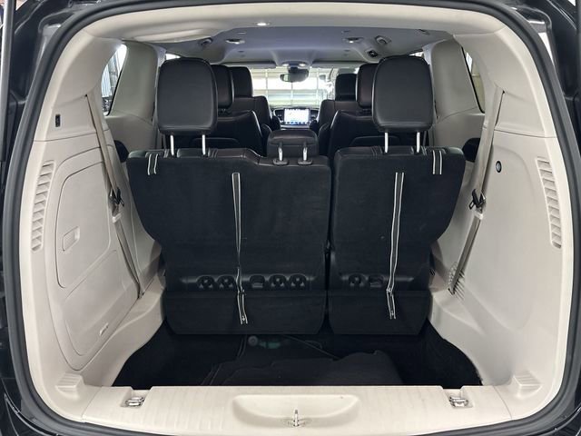 Used 2023 Chrysler Pacifica Touring-L image 14