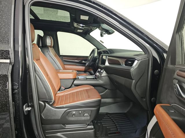 Used 2023 GMC Yukon XL Denali Ultimate AWD/4WD image 10