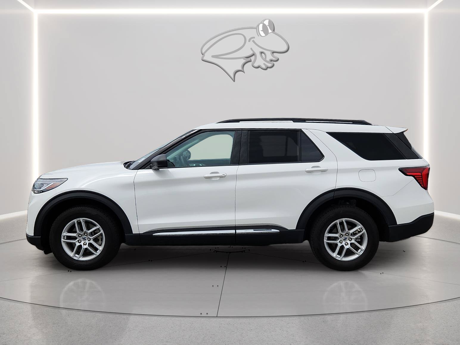 Certified 2025 Ford Explorer Active AWD/4WD image 2