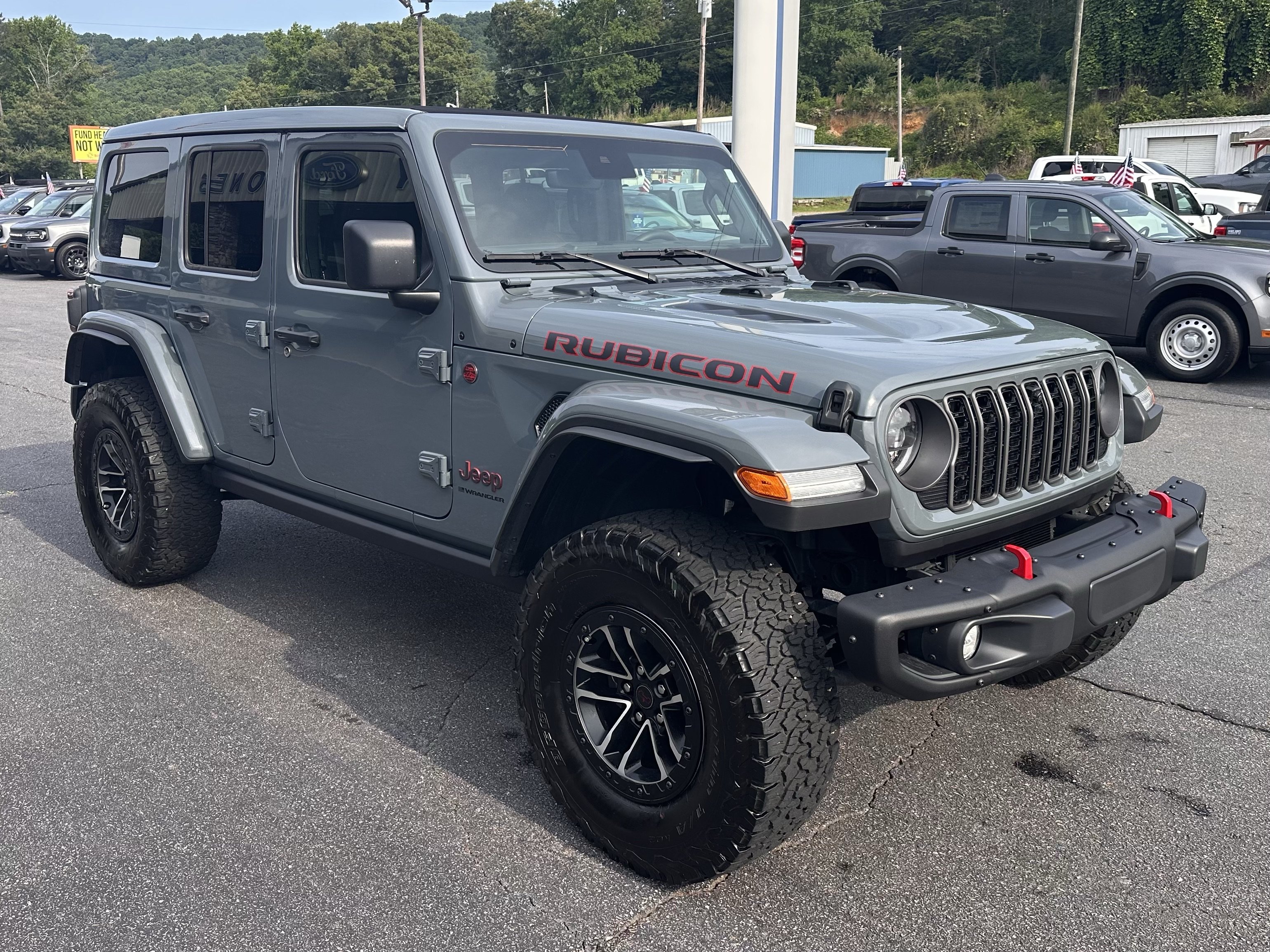 Used 2024 Jeep Wrangler Unlimited Rubicon AWD/4WD image 4